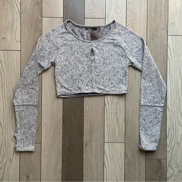 Gymshark Gray Long Sleeve Cut Out Crop Top - Picture 1 of 5
